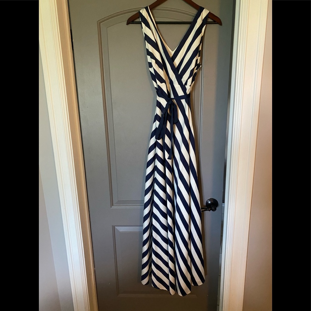 Jessica Simpson Maternity Dress